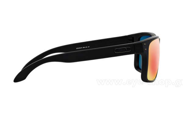 Oakley modello Holbrook 9102 di colore 51 Ruby Iridium Polarized