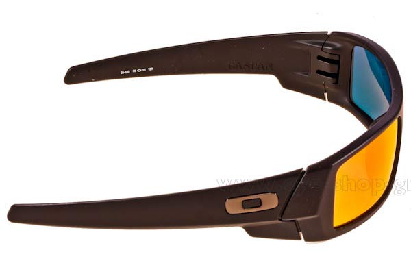Oakley modello Gascan 9014 di colore 26-246 Ruby Iridium