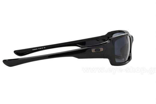 Oakley modello FIVES SQUARED 9238 di colore 9238 04 Black - Grey