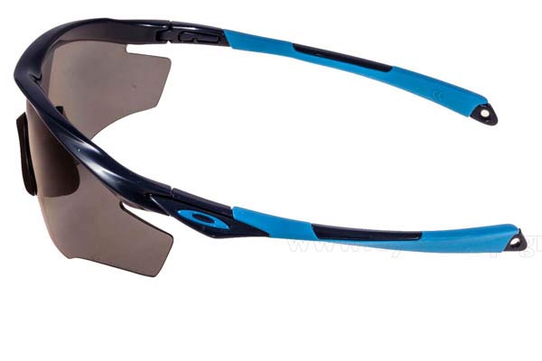 Oakley modello M2Frame 9212 di colore 07 Black - navu blue -  gray Polarized