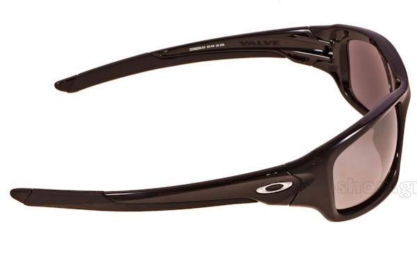 Oakley modello VALVE 9236 di colore 01