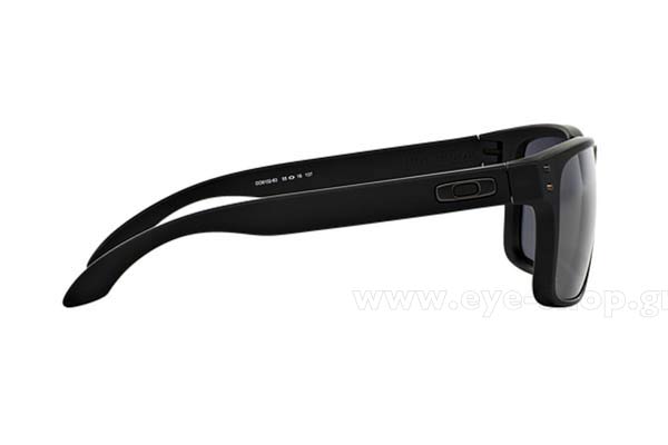 Oakley modello Holbrook 9102 di colore 63  Matte Black - Iridium