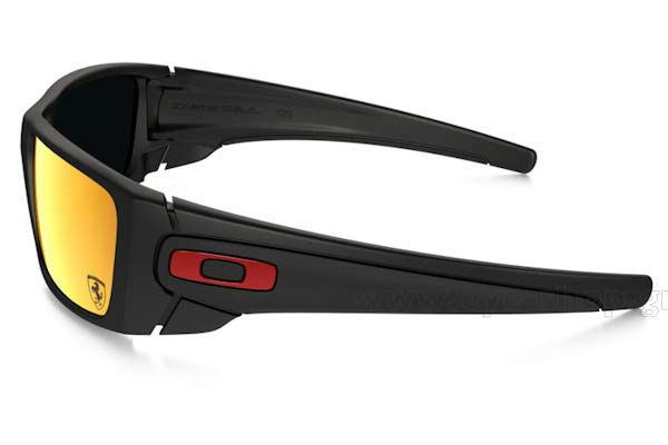 Oakley modello Fuel Cell 9096 di colore 9096 A8 Scuderia Ferrari Collection