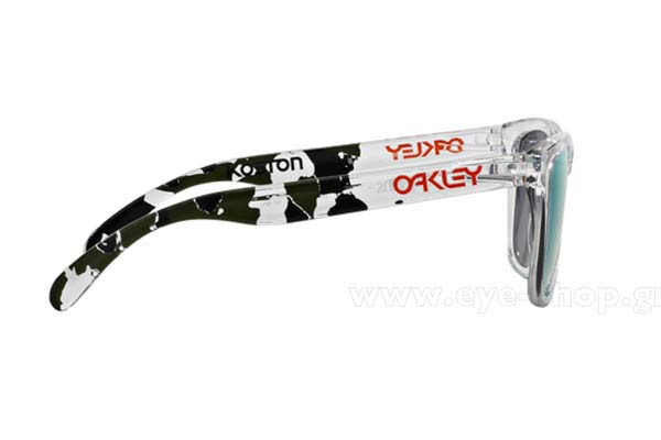 Oakley modello Frogskins 9013 di colore 24-436 clear Camo Koston Collection