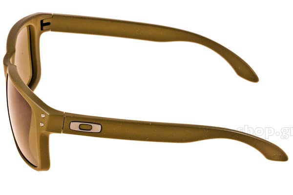 Oakley modello Holbrook 9102 di colore 70 matte moss