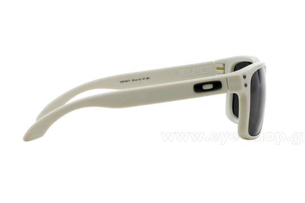 Oakley modello Holbrook 9102 di colore 71 Black iridium polarized