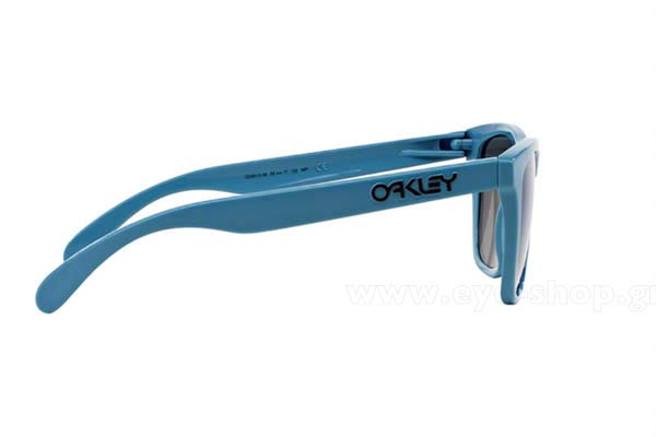 Oakley modello Frogskins 9013 di colore 36 Blue - Ice Iridium