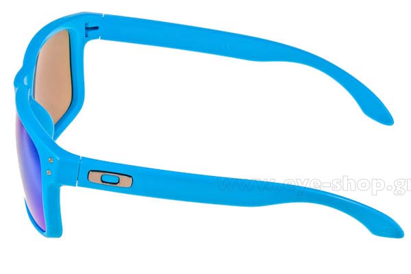Oakley modello Holbrook 9102 di colore 73 Matte Sky Saphire iridium