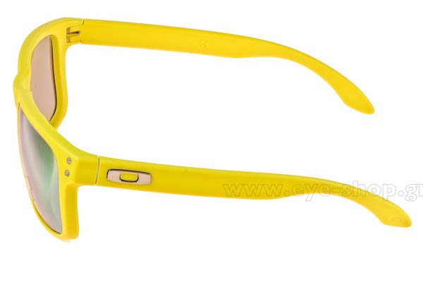 Oakley modello Holbrook 9102 di colore 72 Jade Iridium Polarized Mette Fern