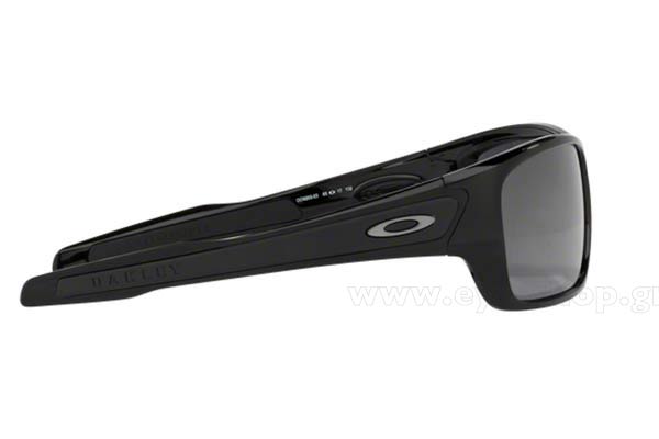 Oakley modello Turbine 9263 di colore 03