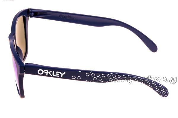 Oakley modello Frogskins 9013 di colore 47 Matte Blue Sapphire Iridium