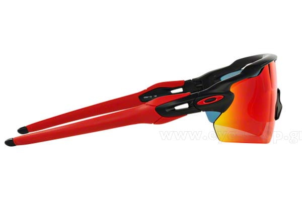 Oakley modello RADAR EV PITCH 9211 di colore 02 Matte Black Red Iridium