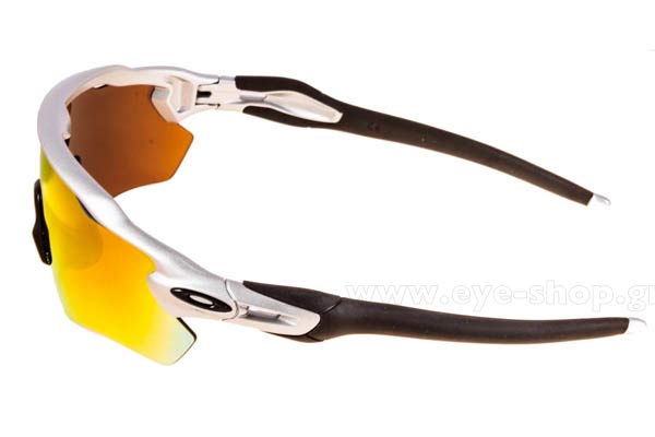 Oakley modello 9208 RADAR EV PATH di colore 02 Silver Fire Iridium
