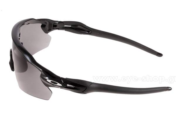 Oakley modello RADAR EV PITCH 9211 di colore 10 Black Grey