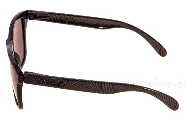 Oakley modello Frogskins 9013 di colore 56 Fingerprint dark grey