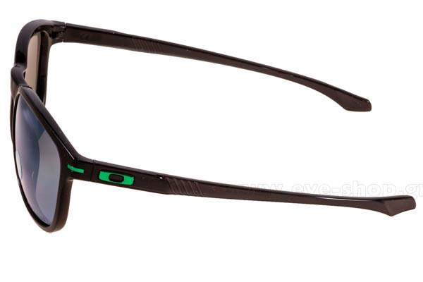 Oakley modello ENDURO 9223 di colore 15 Jade Iridium Polarized