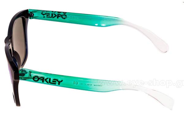 Oakley modello Frogskins 9013 di colore 44 Blue Sapphire Iridium