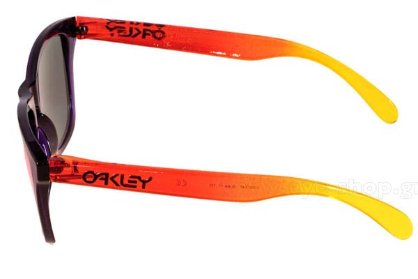Oakley modello Frogskins 9013 di colore 45 Purple Red iridium