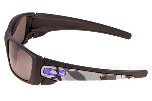 Oakley modello Fuel Cell 9096 di colore A6