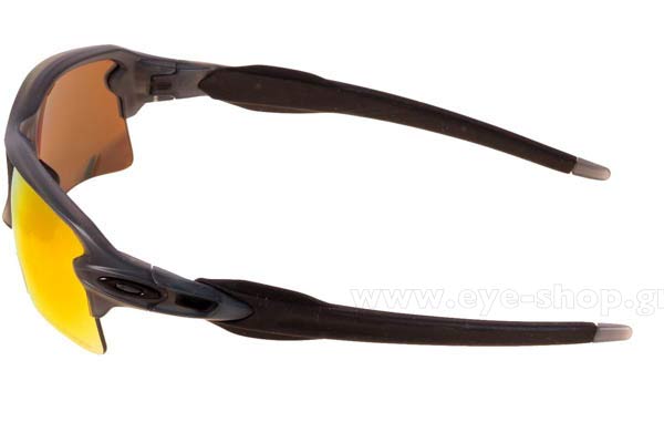 Oakley modello 9188 FLAK 2.0 XL di colore 10 Grey smoke F Irid Polarized