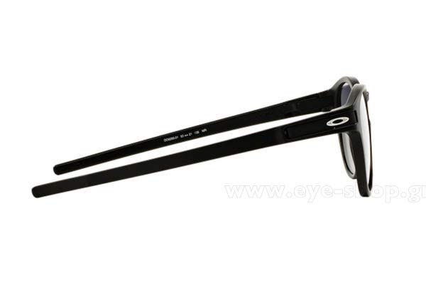 Oakley modello 9265 LATCH di colore 01 Matte Black grey