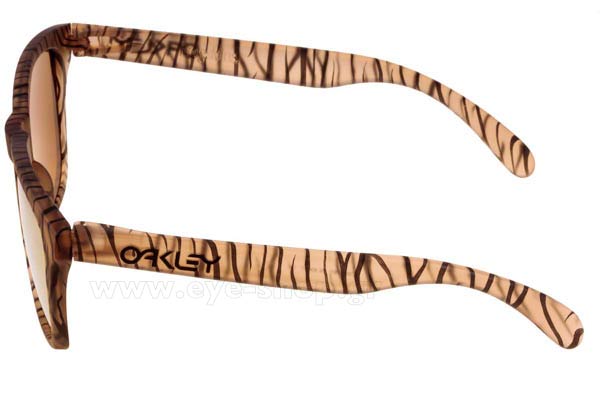 Oakley modello Frogskins 9013 di colore 67 Matte Sepia 24k Iridium