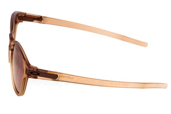 Oakley modello 9265 LATCH di colore 03 Matte Sepia Warm grey