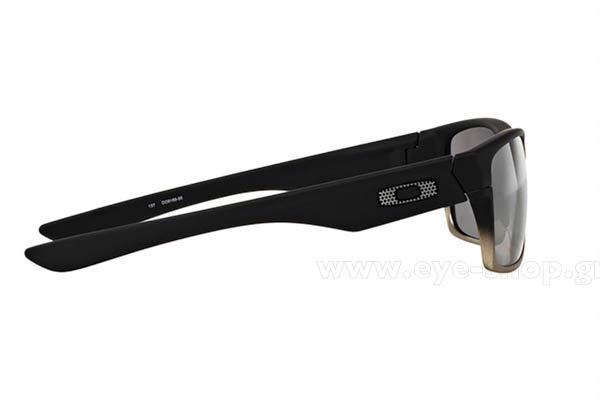 Oakley modello TwoFace 9189 di colore 30 Machinist