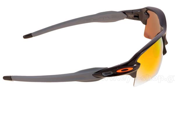 Oakley modello 9188 FLAK 2.0 XL di colore 22 Black - Fire Iridium