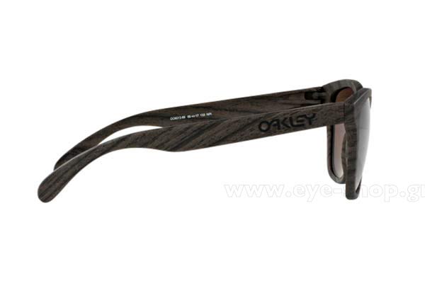 Oakley modello Frogskins 9013 di colore 89 Woodgrain Prizm Daily Polarized