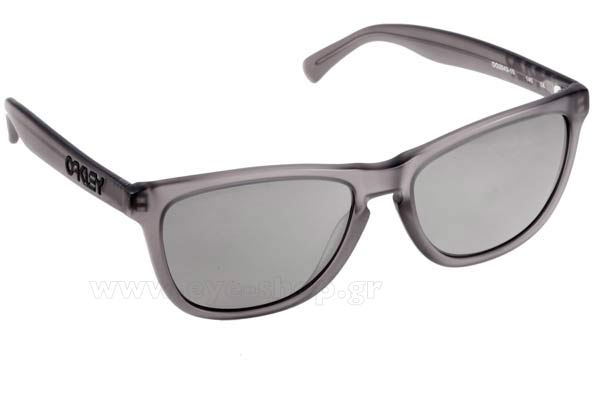  Maria-Iliaki wearing sunglasses Oakley Frogskins LX 2043