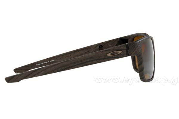 Oakley modello CROSSRANGE 9361 di colore 07 Woodgrain prizm tungsten polarized