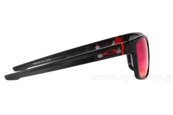 Oakley modello CROSSRANGE 9361 di colore 05 Black Ink prizm Road