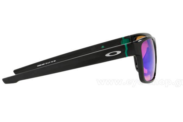 Oakley modello CROSSRANGE 9361 di colore 04 Polished Black prizm golf