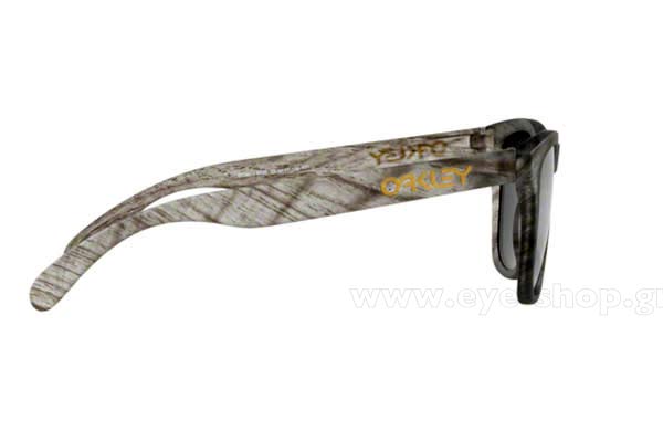 Oakley modello Frogskins 9013 di colore B6 MATTE CLEAR WOODGRAIN