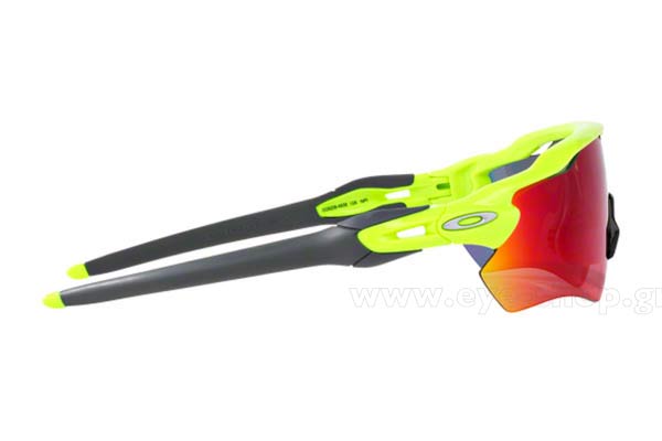 Oakley modello 9208 RADAR EV PATH di colore 49 Retina Burn Prizm Road