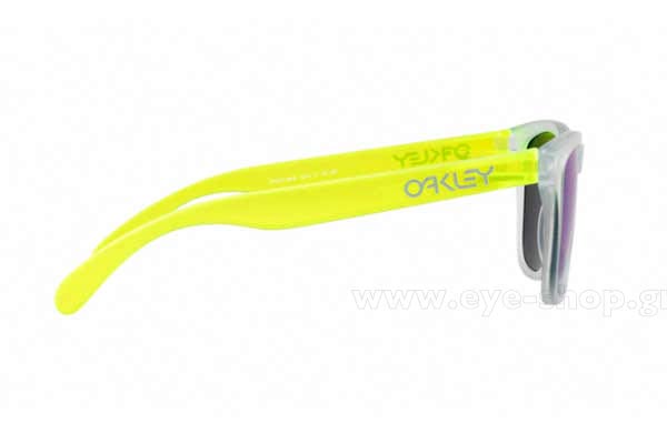 Oakley modello Frogskins 9013 di colore B4 MATTE CLEAR Matte Uranium