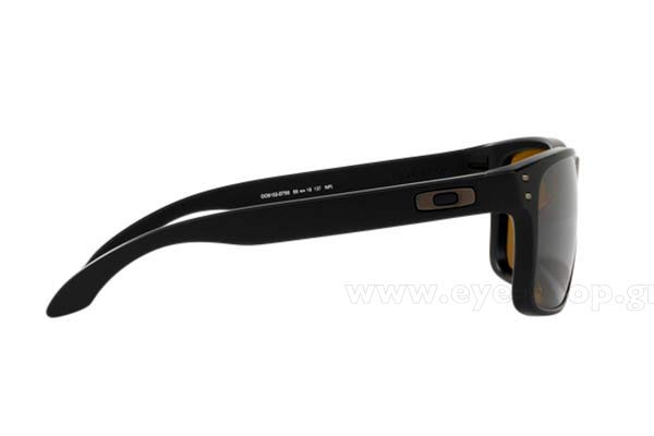 Oakley modello Holbrook 9102 di colore D7 Mt Black Prizm Tungsten Polarized