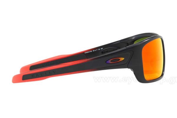 Oakley modello Turbine 9263 di colore 37 PRIZM ruby