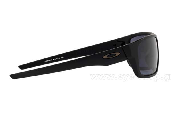 Oakley modello DROP POINT 9367 di colore 01 Matte Black Grey