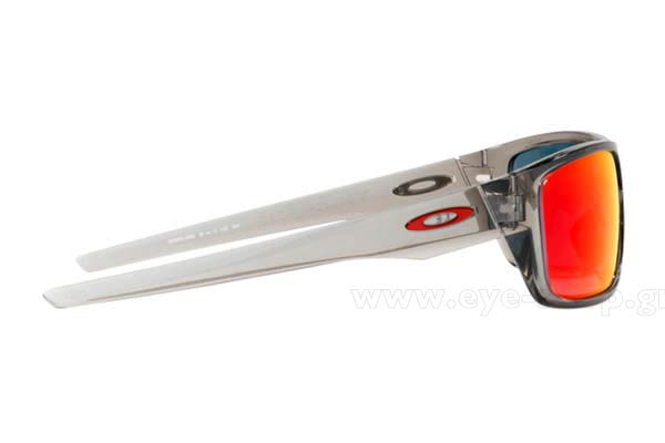 Oakley modello DROP POINT 9367 di colore 03 Grey Ink Ruby Iridium