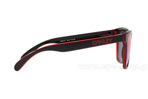 Oakley modello Frogskins 9013 di colore A7 Red Torch Iridium