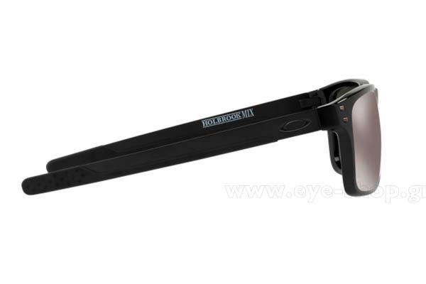 Oakley modello Holbrook Mix 9384 di colore 06 Pol Black Prizm Black Polarized