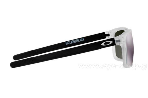 Oakley modello Holbrook Mix 9384 di colore 05 Mt Clear Prizm Black Iridium