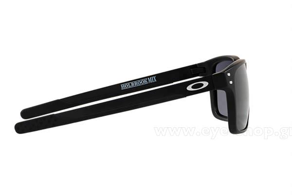 Oakley modello Holbrook Mix 9384 di colore 01 Mt Black Grey