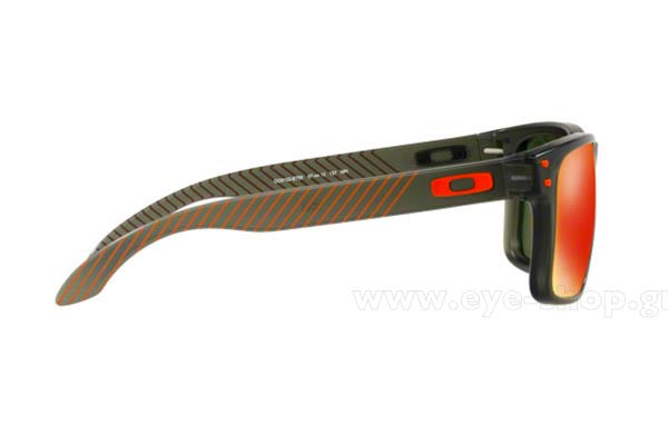 Oakley modello Holbrook 9102 di colore E7