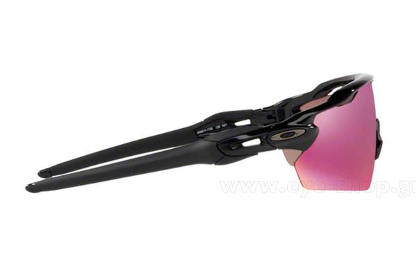 Oakley modello RADAR EV PITCH 9211 di colore 17