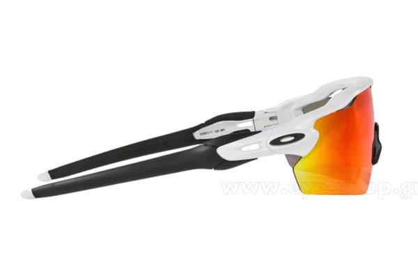 Oakley modello RADAR EV PITCH 9211 di colore 11