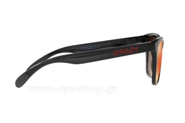 Oakley modello Frogskins 9013 di colore C9