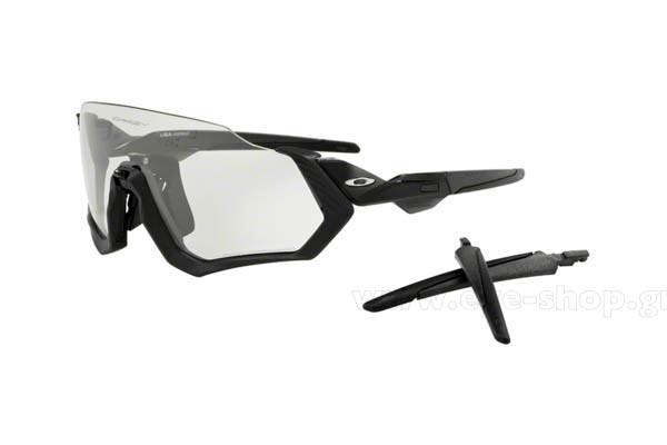 Oakley modello Flight Jacket 9401 di colore 07 Clear Black Iridium Photochromic Activated